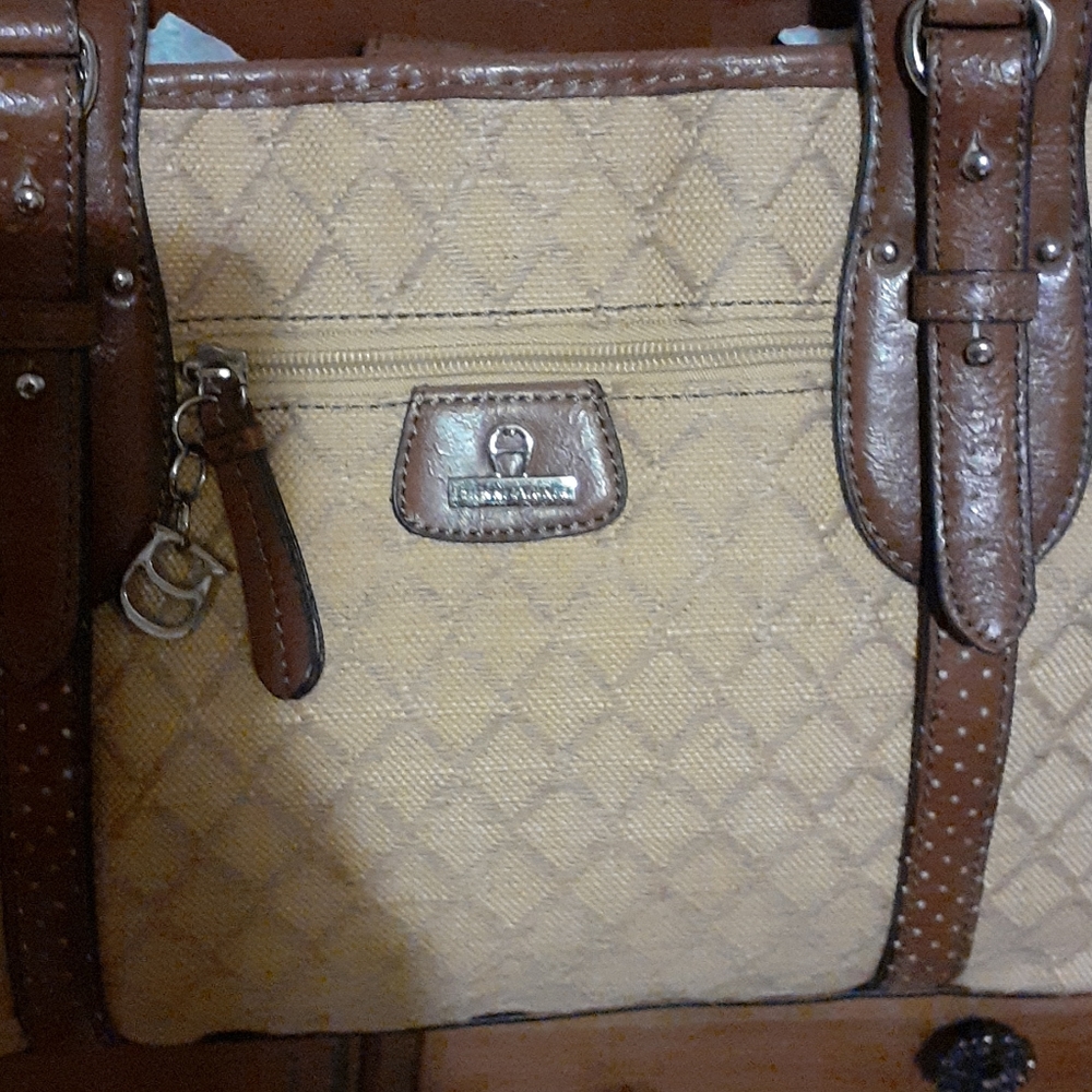 Handbag - Picture 3 of 4